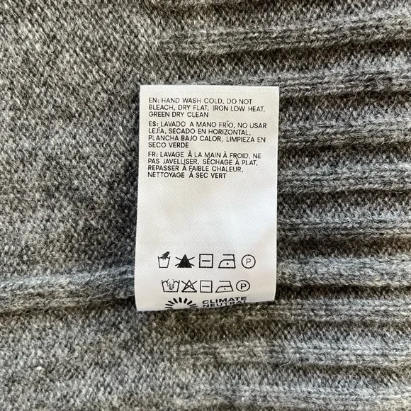 Reformation Dulce 100% Cashmere V-neck Sweater in Thunder Size S - Picture 6 of 10